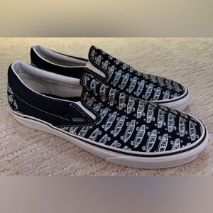 Brand New Vans Classic "Off The Wall" logo Slip on Sneakers